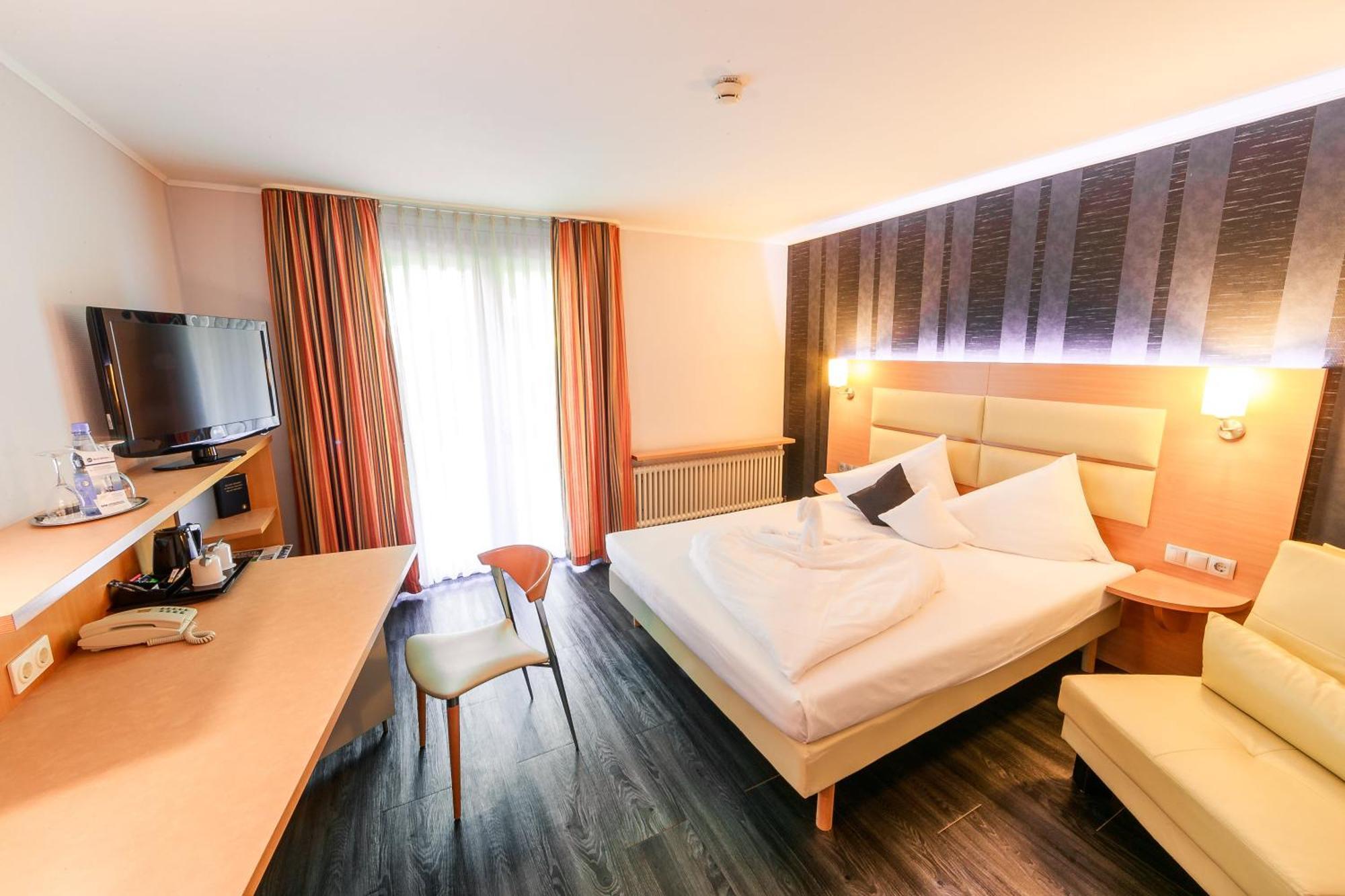 Plaza Inn Stuttgart-Дитцинген Экстерьер фото